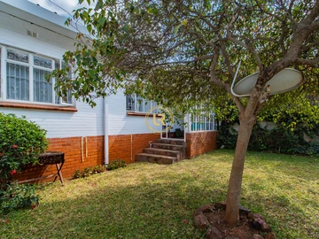 2 Bedroom Flat & Apartment