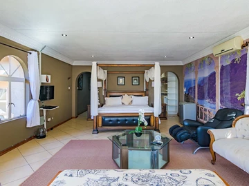 6 Bedroom House