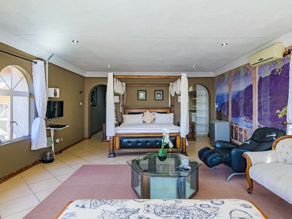 6 Bedroom House