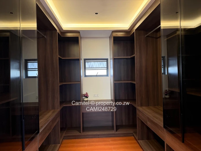 Stylish 5-Bed Double-Storey in Vainona — Garage & Balcony
