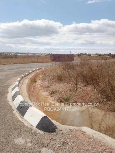 Taona Park, Ruwa stand for sale! 