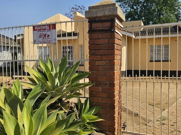 4 Bedroom Flat & Apartment