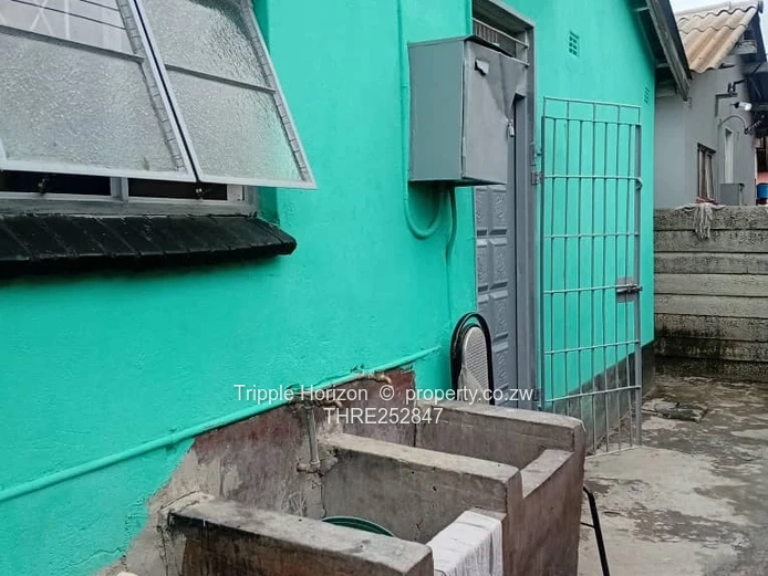 5-Bed Chitungwiza Home with Borehole & Secure Yard