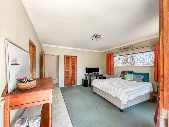 6 Bedroom House