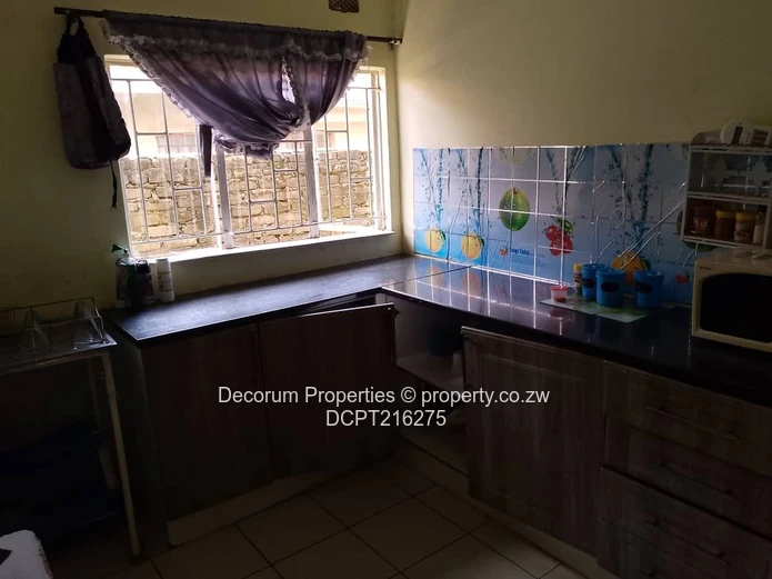 Charming 3-Bedroom Home in Damofalls with Modern Comforts