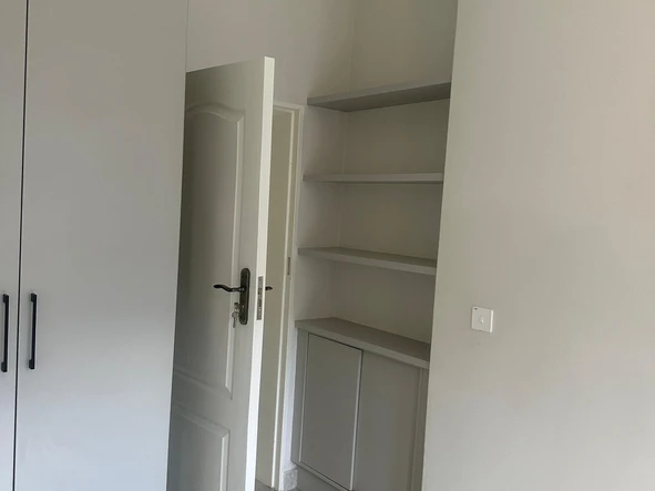 2 Bedroom Flat & Apartment