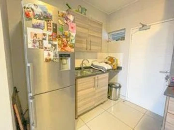 2 Bedroom Flat & Apartment