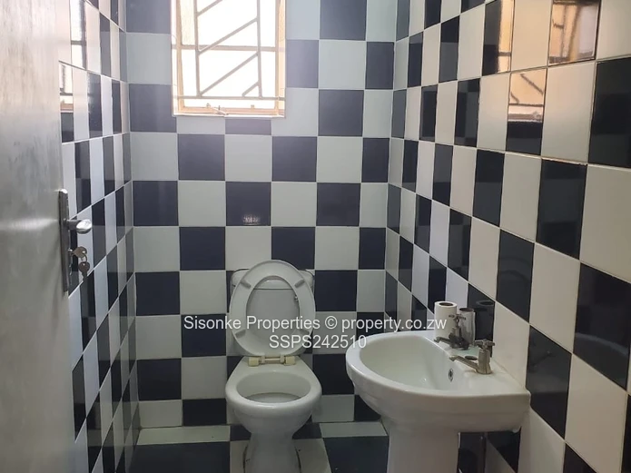 Walled 4-Bed Home Zimre Park — Borehole & Driveway