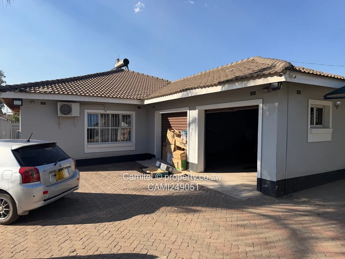 Waterfalls 4-Bed House on 1800 sqm with Borehole near S.O.S school and Parktown shops
