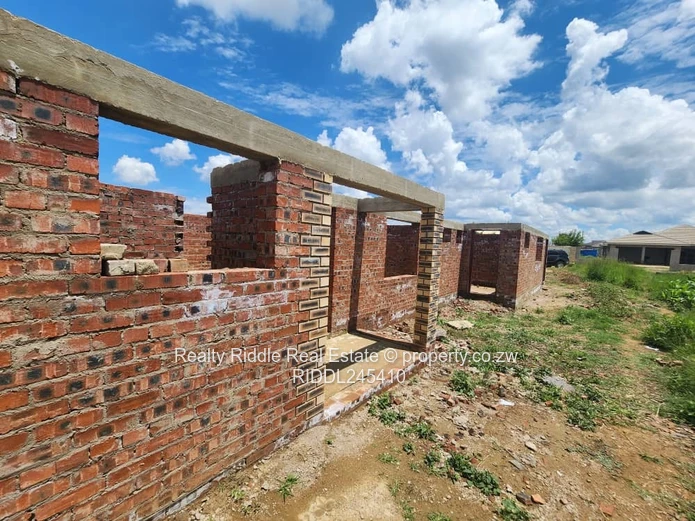 Spacious 4-Bed Home in Sandton Park with Borehole