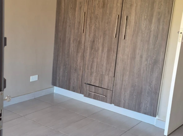 4 Bedroom Flat & Apartment