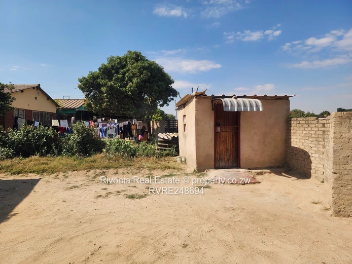 Chitungwiza unit M 4-Bed Brick Home with Front Porch & Yard
