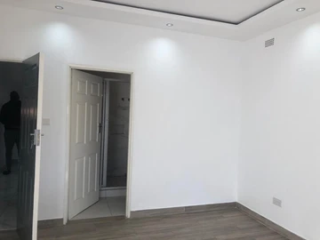 3 Bedroom Flat & Apartment