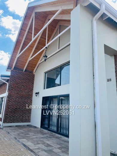 6-Bed Luxury Westgate Apartment