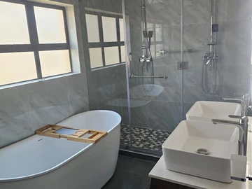 3 Bedroom Flat & Apartment