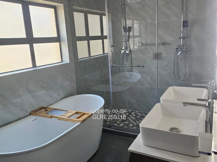 Modern 3-Bed Mount Pleasant Flat - Solar + 24hr Security