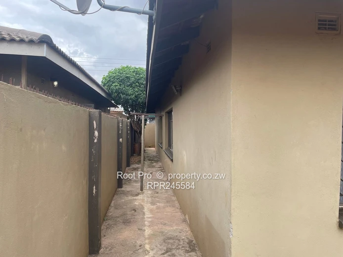 Aspindale Park House To Rent  (Sole Mandate)