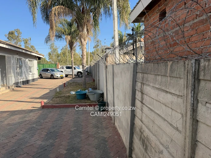 Waterfalls 4-Bed House on 1800 sqm with Borehole near S.O.S school and Parktown shops