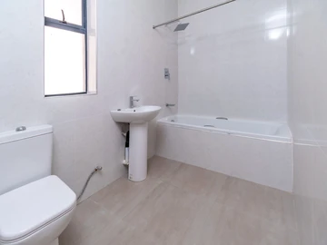 3 Bedroom Flat & Apartment