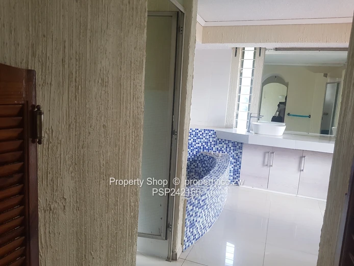 Family Home with a Cottage!