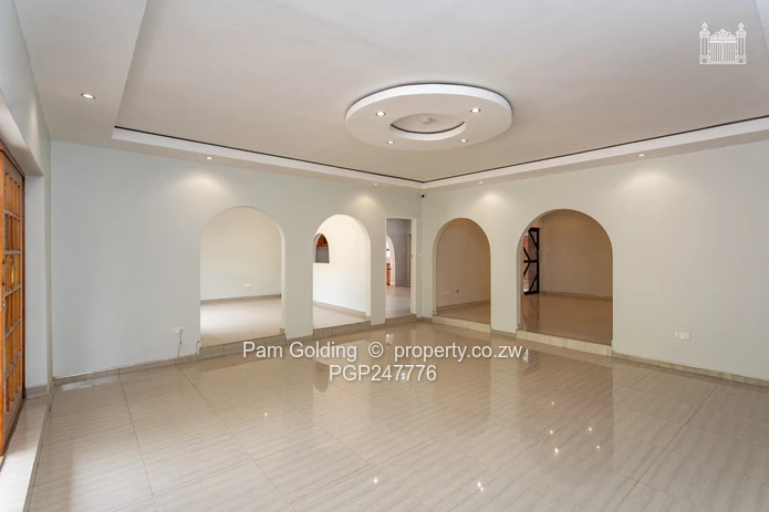 Beautiful Modern Family Home in Helensvale