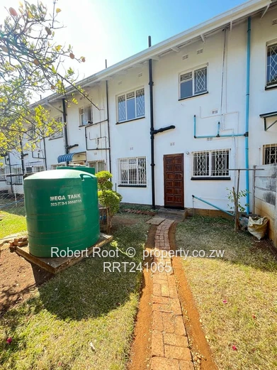 2 bed duplex flat in Avondale West