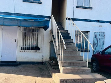 2 Bedroom Flat & Apartment