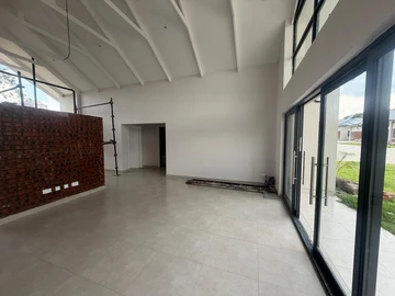 3 Bedroom Flat & Apartment
