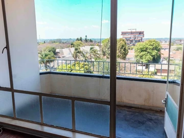 2 Bedroom Flat & Apartment