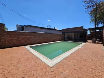 3 Bedroom Flat & Apartment