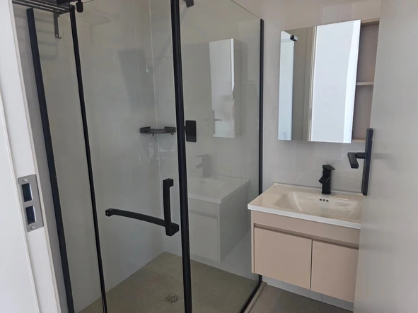 2 Bedroom Flat & Apartment