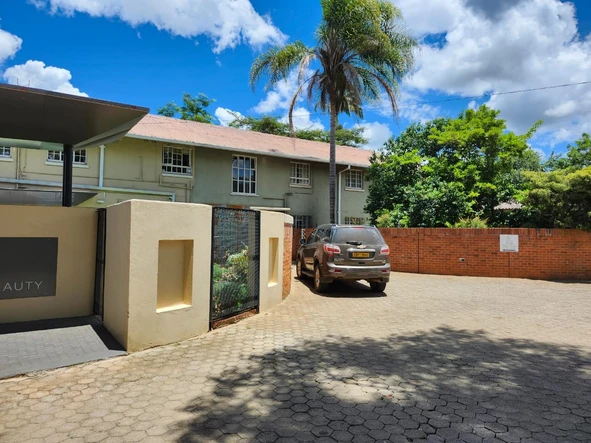 3 Bedroom Flat & Apartment