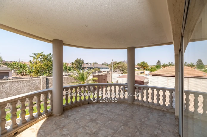 Luxury living home (Sole Mandate)