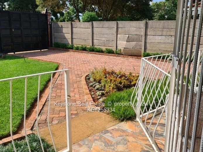 Charming 3 Bedroom Home to Let in Safe Convenient Neighbourhood