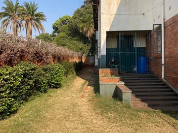 2 Bedroom Flat & Apartment