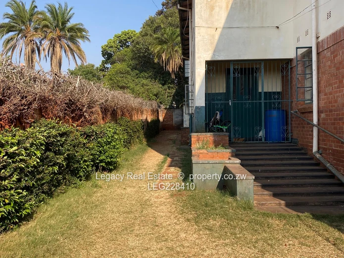 Avondale First-Floor Flat with Garage & Borehole