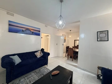 2 Bedroom Flat & Apartment
