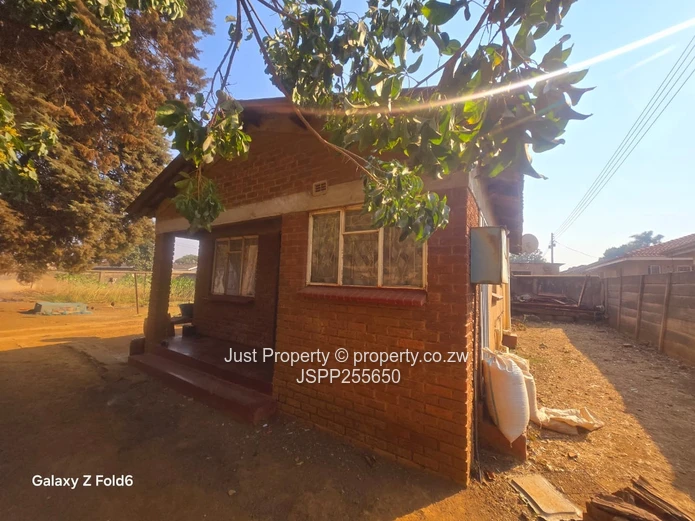 INVESTMENT OPPORTUNITY!2-Bed Cottage on 470m² in Nkwisi Gardens- Title Deeds (Sole Mandate)
