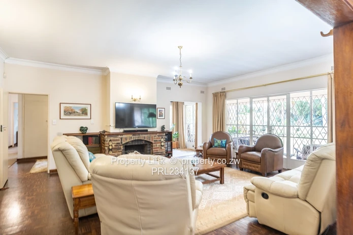 Timeless Family Home On 1 Acre With Borehole (Sole Mandate)