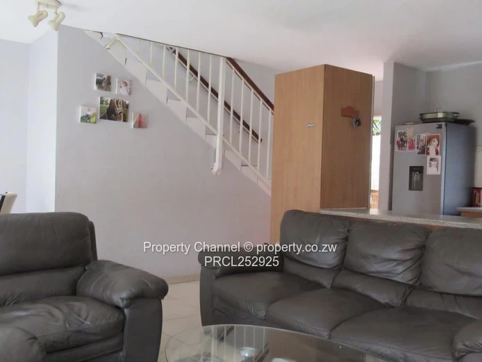 3 Bedroom Townhouse For Sale in Wilgeheuwel $75,000