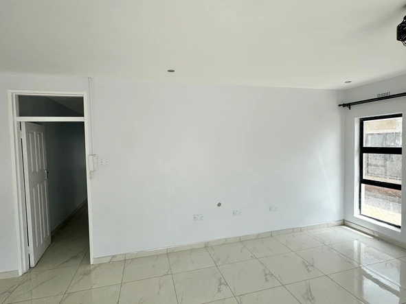 3 Bedroom Flat & Apartment
