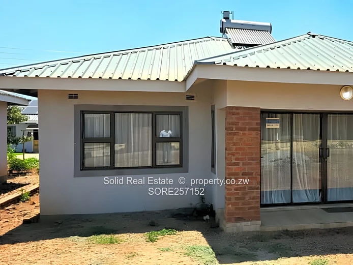 Modern 3-Bed, 2-Bath Flat in Tynwald — Borehole