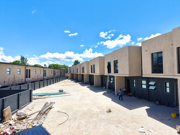 2 Bedroom Flat & Apartment