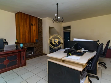 2 Bedroom Flat & Apartment