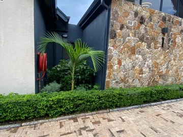 4 Bedroom Flat & Apartment