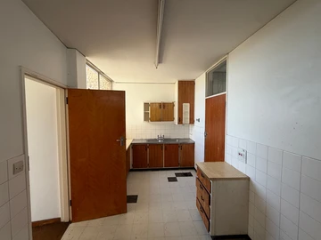 2 Bedroom Flat & Apartment