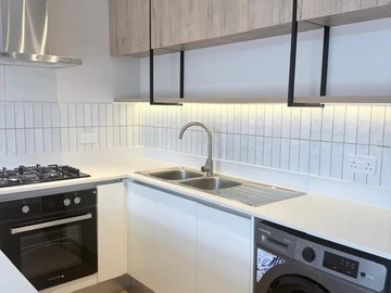 2 Bedroom Flat & Apartment