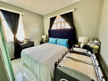 2 Bedroom Flat & Apartment