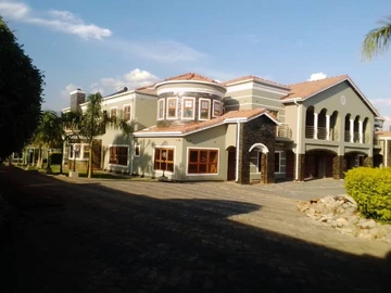 8 Bedroom House