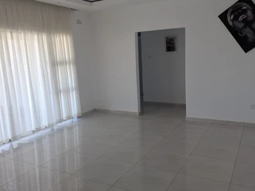 2 Bedroom Flat & Apartment